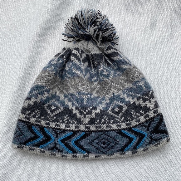 Peruvian Link Gray & Black Knit Beanie Hat with Pom Pom - Picture 2 of 4